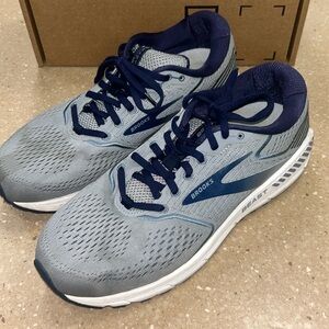 Brooks Beast Sneakers Size 10 Gently used
